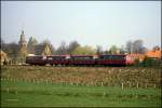 Voll besetzt war dieser Sonderzug auf dem alten  Haller Willem  am 7.4.1990.