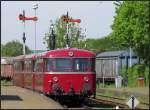 Der Rote Brummer der Zlsm gönnt sich am Bahnsteig von Simpelveld eine Pause,bevor es gleich gemütlich nach Valkenburg geht.Szenario vom 14.Mai.15 bei der Museumsbahn der Zlsm in den