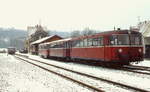 Im Februar 1986 ist eine Schienenbusgarnitur im Bahnhof Wasserburg Stadt abgestellt.