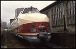 Auf einem gegenüber dem Bahnhof Berlin Alexanderplatz tiefer gelegenen Gleis war am 16.4.1992 der DR VT 175015 abgestellt worden.