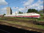 BR 175 015-7 Gesamtaufnahme im Bahnhof Berlin-Lichtenberg am 18.6.2002