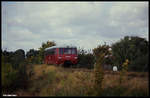 171051 hat als P 17407 gerade Güsen Dorf verlassen und ist am 19.10.1991 um 11.52 Uhr unterwegs zum Endbahnhof Güsen.