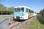 Eine Ferkeltaxe der Baureihe 772 der Usedomer Bäderbahn abgestellt im Bahnhof Seebad Heringsdorf.