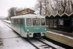 Die Halberstdter Einheit 771 010-6 mit RB8773 (Aschersleben-Klostermansfeld) am 14.02.1999 in Sandersleben(Anh.)