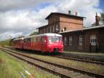 172 001 steht am 18.09.2010 bereit zur Abfahrt in Krakow am See und wird in wenigen Minuten nach Karow (Meckl.) aufbrechen.