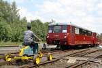 Schienenmoped und 171 056-5 am 05.06.2011 im Eisenbahnmuseum Schwarzenberg.