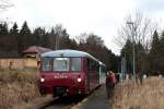 Halt in Langenbuch fr 972 771+772 155 als DPE24582 am 03.12.2011, hier verleien die geladenen Gste den Zug um im Waldhaus das Ereignis entsprechend zu wrdigen.