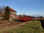 Der 772 140 und der 772 141 als RB nach Crawinkel am 10.12.2011 bei der Ausfahrt aus Emleben.