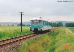 772 135 ist am 22.5.01 sdlich von Emleben als RB nach Gotha unterwegs.