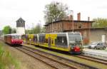 Burgenlandbahn 672 907 + 672 905 als RB 34876 (Naumburg Ost - Wangen) und Kstner Schienenbusreisen 172 132-3 + 172 171-1 als DLr 25710 aus Karsdorf, am 01.05.2013 im Bf Nebra.