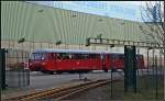 01.03.14 Die Neustrelitzer  Ferkeltaxe zu Besuch auf den Gleisen der Stralsunder Hafenbahn.- auf dem Gelände der Stralsunder Volkswerft