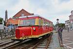 Wismarer Schienenbus T1 der Borkumer Kleinbahn am Inselbahnhof am 10.07.2018.