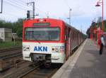Dieser VT 2E der AKN steht am 01.10.2007 im Bahnhof Elmshorn und wartet auf die Abfahrt nach Ulzburg Sd.