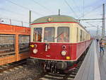 Der Esslinger-Verbrennungstriebwagen 95 80 0301 035-1 D-CLR der Cargo Logistik Rail Service GmbH frei bei der Einfahrt in den Hauptbahnhof von Magdeburg am 17.
