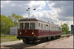 Für Pendelfahrten stand während des traditionellen Familienfestes am 07.05.2017 der Magdeburger Eisenbahnfreunde e.V. der Esslinger Triebwagen von Cargo Logistik Rail Service zur Verfügung. Hier fährt er vom provisorischen Haltepunkt Wirtschaftshafen West ab (NVR-Nummer 95 80 0303 027-6 D-CLR, Baujahr 1953).