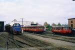 Hauptwerkstatt Endingen (Baden): Hier befand sich zu dieser Zeit die Hauptwerkstatt sowohl der Kaiserstuhlbahn als auch der M�nstertalbahn. V.l.n.r. : Gmeinder-Diesellok D 75 BB, zwei Esslinger der ersten Produktionsserie, sowie ein MAN-Schienenbus (Datum unbekannt)