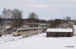ICE 238 nach Hamburg Hbf passiert am 30.01.10 einen verlassenen Fahrzeugunterstand in Altenfelde.