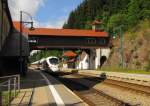 Ein ICE-TD auf dem Rennsteig im Thringer Wald sieht man sicher auch nicht jeden Tag, doch fr Dreharbeiten zu einem Horrorfilm war am 09.07.2015 der DSB 605 007  rhus  extra zu Besuch in Oberhof (Thr).