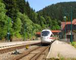 DSB 605 007 (95 80 0605 007-3 D-DB) war am 09.07.2015 für Dreharbeiten im Bahnhof von Oberhof (Thür).