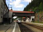 Die Bahnsteigübeführung am 09.07.2015 in Oberhof. Der DSB 605 007 war an dem Tag für Dreharbeiten in Oberhof.