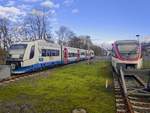 Am 13.12.2020 stehen im Bw der RegioBahn VT 111  Tegernsee , noch in BOB-Lackierung, und Talent 1005.