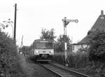 Am 8.6.1987 waren auf der Frankfurt-Königsteiner-Bahn noch einzelne Formsignale in Betrieb, hier das Einfahrsignal von Kelkheim-Münster.