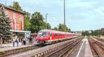 610 508 hielt am 13.7.02 mit zwei weiteren „Kollegen“ in Neuhaus (Pegnitz) auf Gleis 1.   
