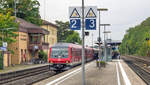 610 010 hielt am 29.9.12 um 13:06 Uhr in Hersbruck (rechts der Pegnitz). In der Gegenrichtung warteten die Fahrg�ste noch auf einen versp�teten Pendolino. 
