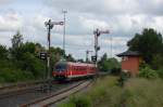 610 013 am 31.05.2009 bei der EInfahrt in den Bahnhof VIlseck. Weil an diesem Tag ein Sonderzug unterwegs war, der in Vilseck kreuzen musste, kam es zu der eingentlich nciht mglichen Situation, dass alle Ausfahrsignale geschlossen waren. Sonst ist der Bahnhof durchgeschaltet.