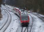 610 508 + 610 *** fahren  hier als RE von Regensburg nach Hof.
Hier ist der Triebzug kurz vor der Durchfahrt durch den Bahnhof von Oberkotzau.

11.01. 2013.