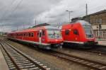 Hier links 610 505-0 als Leerzug und rechts ein RE3 (RE4769) von Hof Hbf. nach Dresden Hbf. (Zuglok war 143 814-2), diese beiden Züge begegneten sich am 18.8.2014 in Hof Hbf.