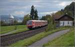 Bahn am Hochrhein. Beim Schloss Beuggen legen sich 611 003 und 611 004 satt in die  Kurve . Oktober 2017.