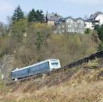 Neigetechnik-Dieseltriebwagen der Baureihe 611 (mint-wei) der DB Regio AG auf der Lahntalbahn im Abschnitt zwischen Grveneck und Weilburg als RE 3285 auf der Fahrt von Koblenz Hbf nach Gieen, kurz