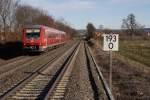 611 036 erreicht als Sprinter den Friedrichshafener Flughafen, 03.01.12, Fotostandpunkt: Bahnsteigende