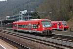 Am 06.03.2014 rangiert 650 301  Landkreis Calw  im Bahnhof von Horb. Im Hintergrund ist von 611 014, der als RE nach Stuttgart fahren wird.