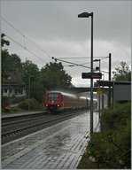 Beim Testen der Wetterfestigkeit der  Normwartehäuschen  der DB in Bietingen hatten wir auch Zeit, das eine oder andere Bild zu machen: Hier fahren zwei VT 611 mit recht hoher Geschwindigkeit