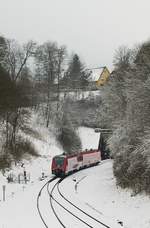 Kurz vor dem Bahnhof Döggingen verlässt 611 531 mit seinem RE von Neustadt (Schwarzwald) am 18.03.2018 den 535 m langen Dögginger Tunnel