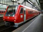 611 027 und zwei weitere Einheiten stehen als 3fach-Traktion abfahrbereit in Stuttgart Hbf.