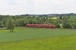 Ein Triebwagen der Baureihe 612 ist von Lichtenfels nach Hof unterwegs.