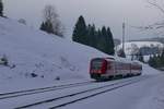 Nachher# Gebude des ehemaligen Stellwerks Harbatshofen abgerissen. Am 24.02.2018 erinnern nur noch ein paar Brocken daran, dass hier einmal ein Gebude stand. Auf der Fahrt von Ulm nach Lindau passiert 612 619 als RE 3987 diese jetzt unscheinbare Stelle.