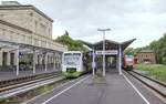 Am 19.5.06 warteten der EiB-VT 022 und der DB-VT 612 972 in Bad Kissingen auf den nächsten Einsatz. Die Fläche rechts von Gleis 3 hatte sich inzwischen die Natur zurück erobert. 