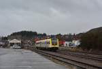 Mein erster 612er im neuen Gewand. 612 005 fährt als RE3210 nach Neustadt in Löffingen aus. Vielen Dank für den Lichtgruß.

Löffingen 28.03.2018