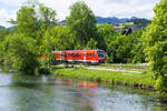 Ein Triebwagen der BR 612 als RE von Oberstdorf nach Immenstadt, in Fischen.