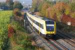 Kurz nach der Abfahrt in Aulendorf wird 612 505 als RB 3050 / IRE 3050 von Laupheim-West nach Basel gleich die Brücke bei Zollenreute passieren und in den Schussentobel fahren (20.10.2018).