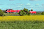 Ein 612er-Doppelpack passierte am 24.5.06 als RE von Erfurt nach Schweinfurt den Strecken-km 32 kurz vor dem Haltepunkt Burglauer.