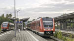 612 981 fuhr am 17.9.24 als RE nach Coburg in Neuhaus durch Gleis 2 und traf auf 648 327 in Gleis 3. 