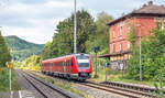 612 140 fuhr am 17.9.24 solo am alten Empfangsgeb�ude von Hohenstadt und dem Ausfahrvorsignal vorbei nach Bayreuth.