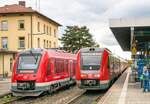 Hersbruck (rechts der Pegnitz) am 15.10.25: 622 547 auf Gleis 1 und der erste Triebwagen der Baureihe 612 auf Gleis 2.