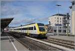Noch einmal zwei DB 612, mit dem 612 571 an der Spitze des Zugs, diesesmal auf dem Weg von Basel Bad Bf nach Ulm, beim Halt in Friedrichshafen, damals zeigte sich der Bahnhof noch ohne Fahrleitung.