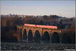 Der  CLEX  in Form eines VT der Baureihe 612 ist in den letzten Sonnenstrahlen des 25.12.07 auf dem Weg nach Leipzig.